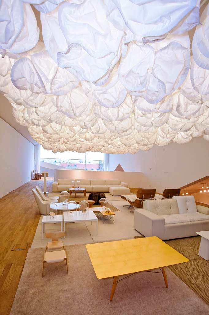 „Belux Mamacloud Suspension Light“ von Frank Gehry, der auch das Gebude des Vitra Design Museums entworfen hat.