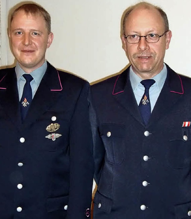 Winfried Klumpp (rechts) ist zum Ehren...meister befrdert wurde Jrg Wittmer.   | Foto: Inken Kramer