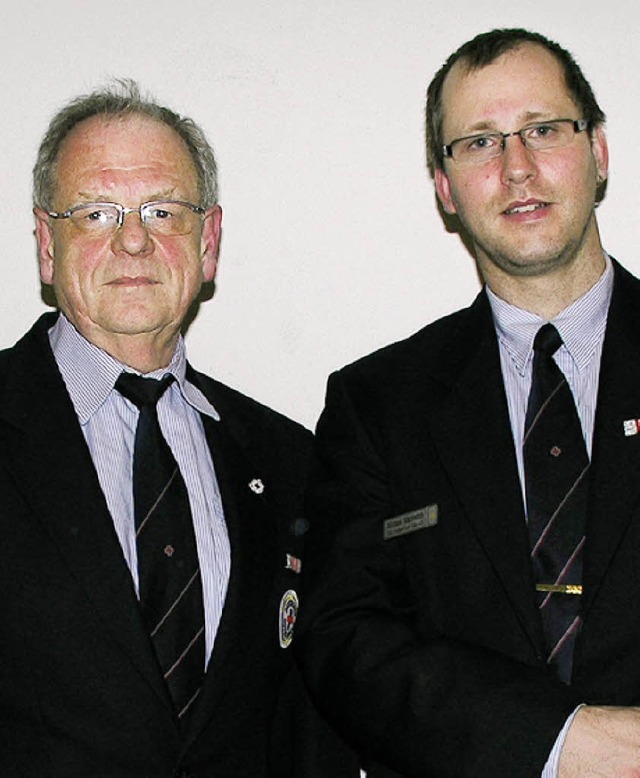 Michael Markwirth (rechts) nimmt vom  ... Dreyer die  Ehrenurkunde in Empfang.   | Foto: Fleig