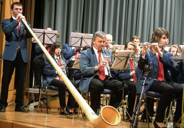 Alpenglhn in der Stadthalle: Alphornz...ngskonzert der Stadtmusik Schopfheim.   | Foto: Roswitha Frey