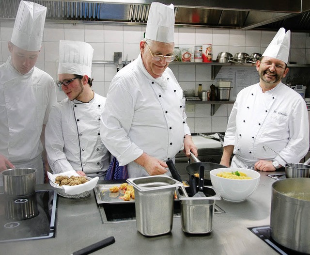 Neuer Kchenchef im Hotel Rmerbad Bad...ndt und Jrgen Herkommer (von links).   | Foto: Sigrid Umiger