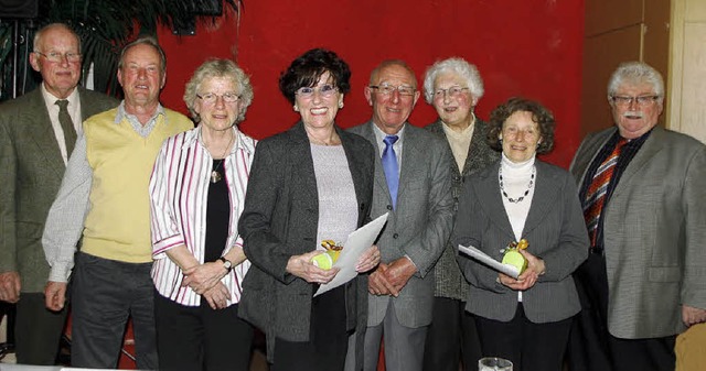 Neue Ehrenmitglieder beim TV Lahr (von... Salm und der Vorsitzende   Rolf Kopf   | Foto: Heidi Fssel