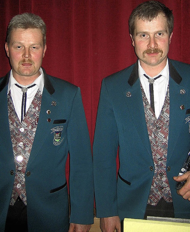 Christian Wamer (rechts) musiziert se... Verdienstnadel  in Silber ans Revers.  | Foto: Wiezel