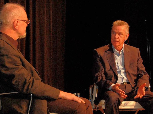 Ottmar Hitzfeld (rechts) im Gesprch mit Tonio Palick  | Foto: Hannes Lauber