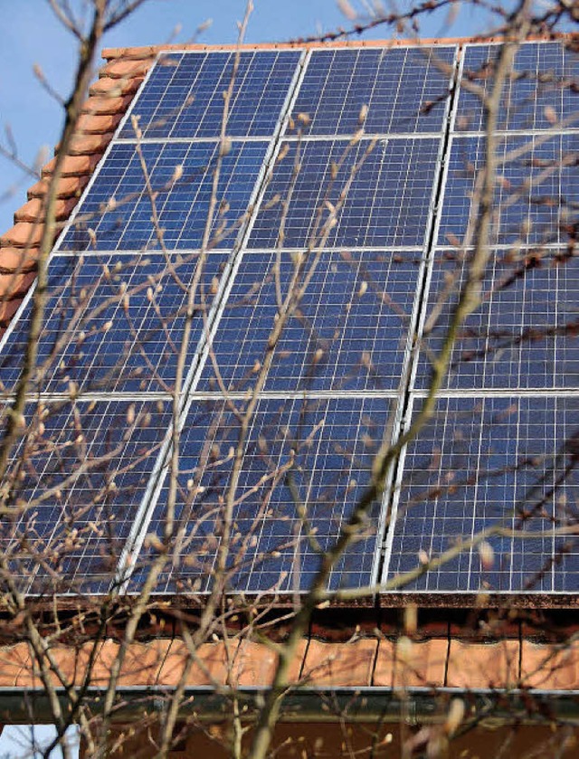 Vor der Installation der Photovoltaikm...einerPrfung von Dach und Haustechnik.  | Foto: Sigrid Umiger