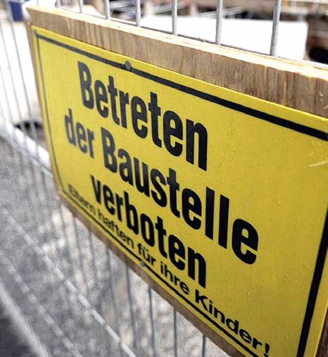 Die Baustelle muss abgesichert werden.   | Foto: ddp