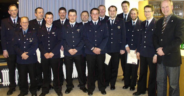 Bei der  Feuerwehr Mnstertal gab es f...ndant Johannes Brender (von rechts).    | Foto: Eberhard Gross