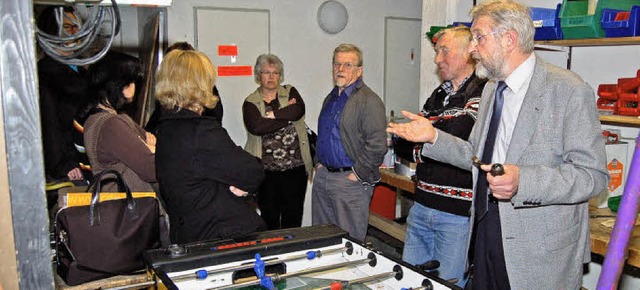 Die Ortschaftsrte und Spielhausvertre...Vorortbesichtigung im Haus Rabenfels.   | Foto: Heinz Vollmar