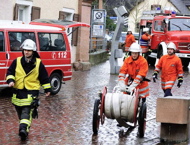 Die Feuerwehr bte am &#8222;Salmen&#8220;.   | Foto: ulrike Hiller