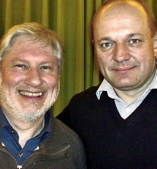 Berthold Schick (rechts), ehemaliges M...ler bei den Proben frs Jahreskonzert.  | Foto: Franziska Weishaar