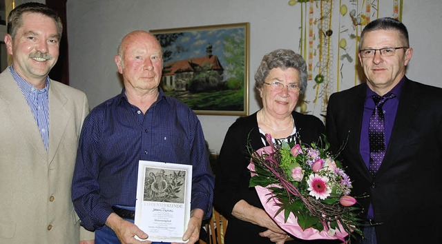 Ehrungen beim Gesang- und Musikverein ...coll, Angela Vogel und Peter Dreher.    | Foto: Roland Vitt