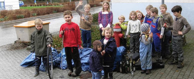 Die fleiigen Helfer bei der Mllsammelaktion in Burg   | Foto: privat