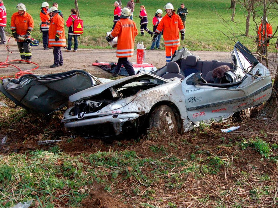 Fahrer In Auto Eingeklemmt - Heuweiler - Badische Zeitung