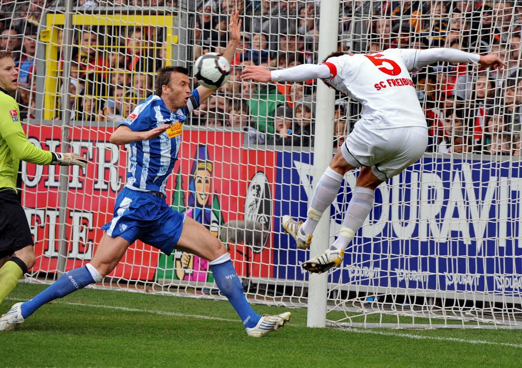 Die Entstehungsgeschichte des Fhrungstreffers: Heiko Butscher legt Ciss den Ball per Kopf vor.