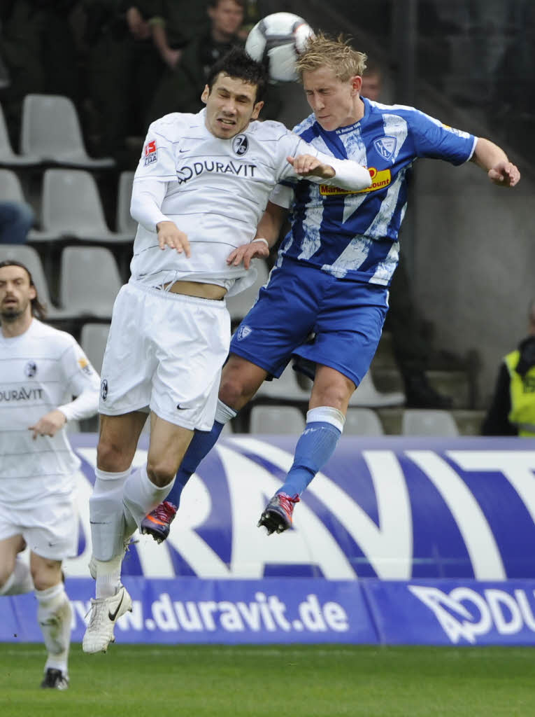 Umkmpftes Kellerduell im Badenova-Stadion: Szenen des Spiels SC Freiburg gegen den VfL Bochum.