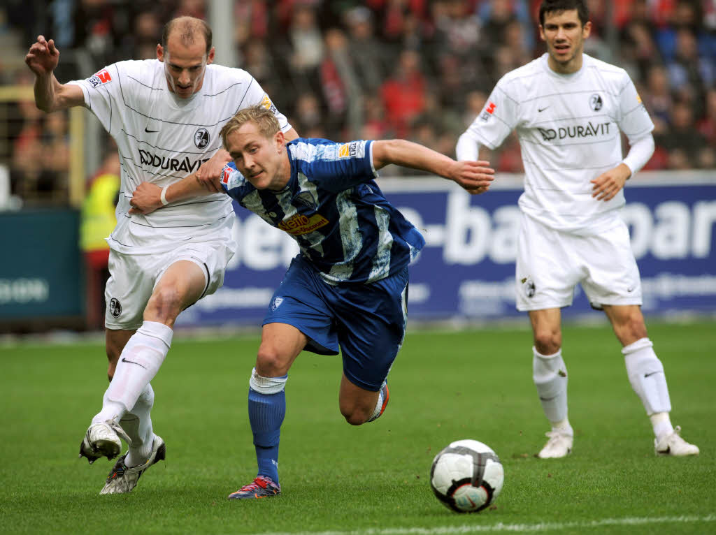 Umkmpftes Kellerduell im Badenova-Stadion: Szenen des Spiels SC Freiburg gegen den VfL Bochum.