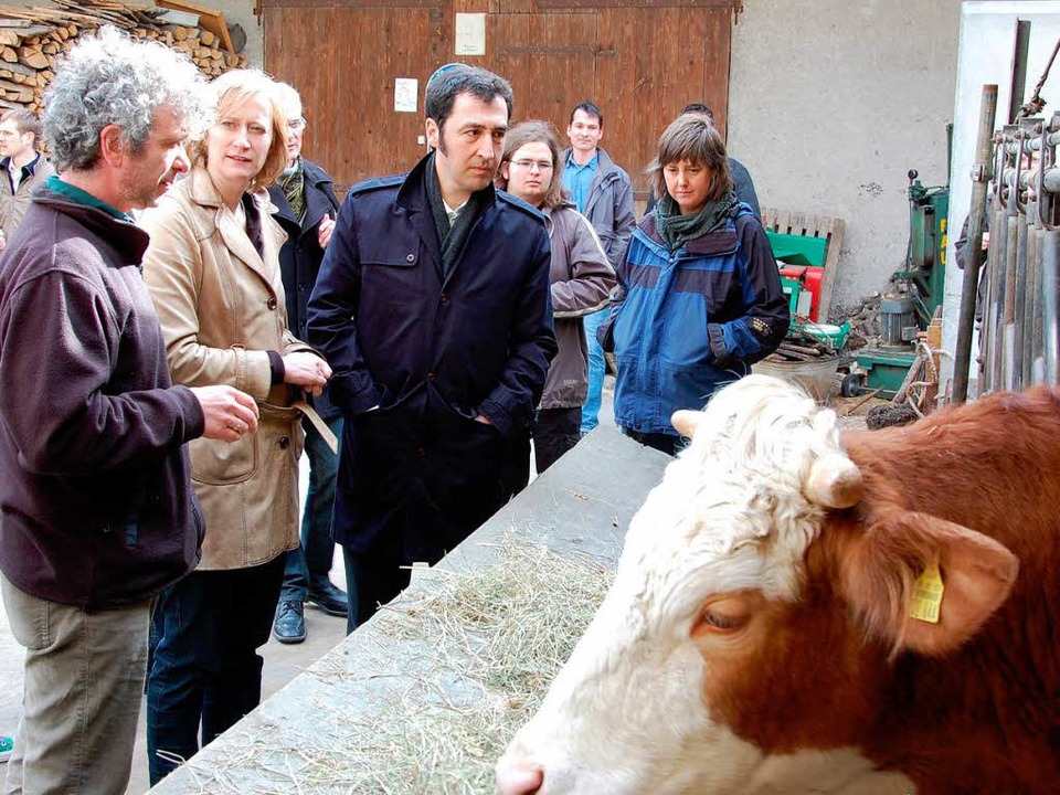 Der Breisacher Landwirt August Wagner ... seit ber 200 Jahren bestehenden Hof.  | Foto: kai kricheldorff