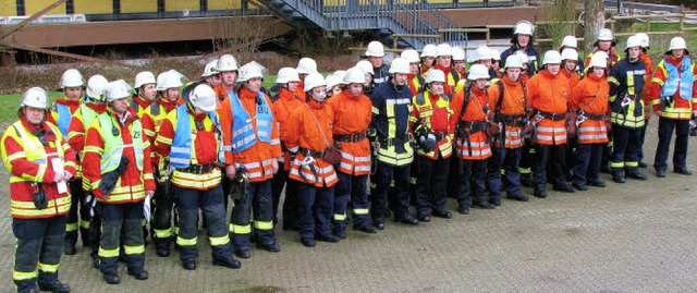 Der Feuerwehrnachwuchs aus fnf Gemein... ihrer Abschlussbung in Kirchzarten.   | Foto: monika rombach