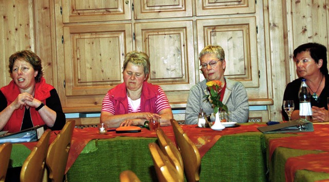 Marita Steinebrunner, Ingrid Oberle, E...odtnau im Vorstand des Frdervereins.   | Foto: Karin Maier