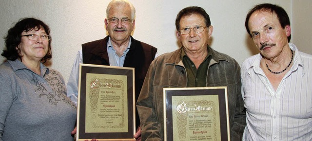 Ehrungen und Wechsel (von Links): Vera...nd Helmut Oswald, und  Manfred Wieber   | Foto: decoux-kone