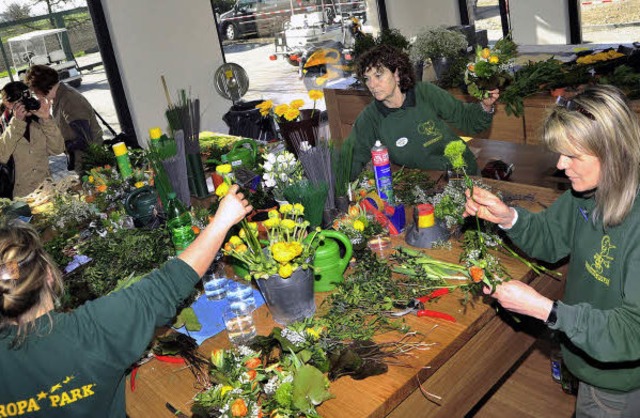 Auch die Floristinnen haben einen neuen Arbeitsplatz.   | Foto: bernhard rein