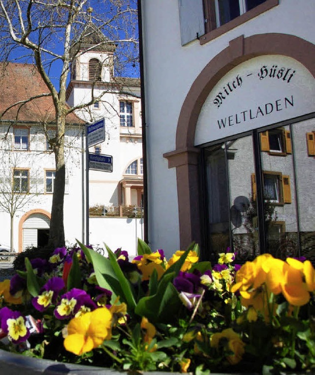 Pfarrhaus, Kirche und ehemaliges Ratha...oll knftig ein Gedenkstein erinnern.   | Foto: Dilbahar Askari