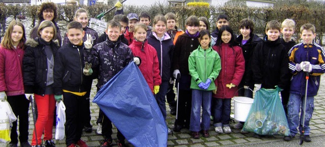 Dorfputzete: Mit dabei war die Klasse ...e Haltingen mit Lehrerin Nicola Geerk   | Foto: Teuber