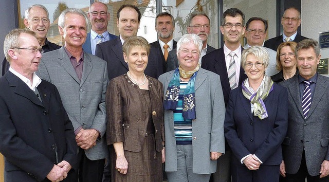 Martin Steiger (sechster von rechts) e...itarbeiter der Energiedienst Holding.   | Foto: BZ