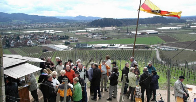 Osterspaziergnger genossen Wein und Sekt in den Buchholzer Rebbergen  | Foto: Hubert Bleyer