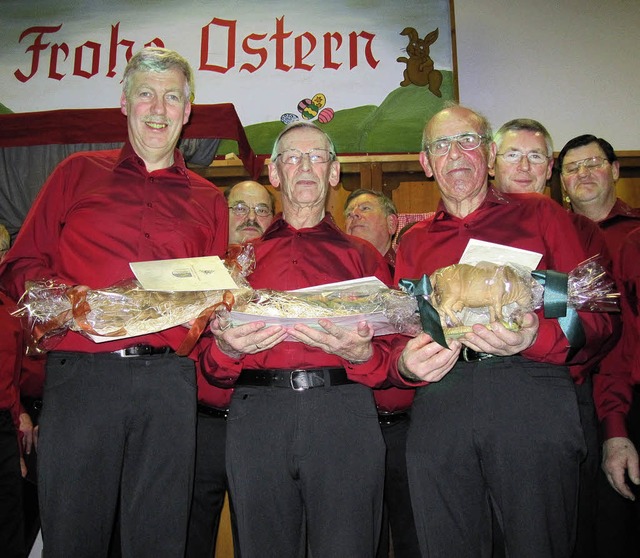 Geehrt wurden beim Osterkonzert des M...ahre) und Franz Behringer (60 Jahre).   | Foto: Bernhard Ritter