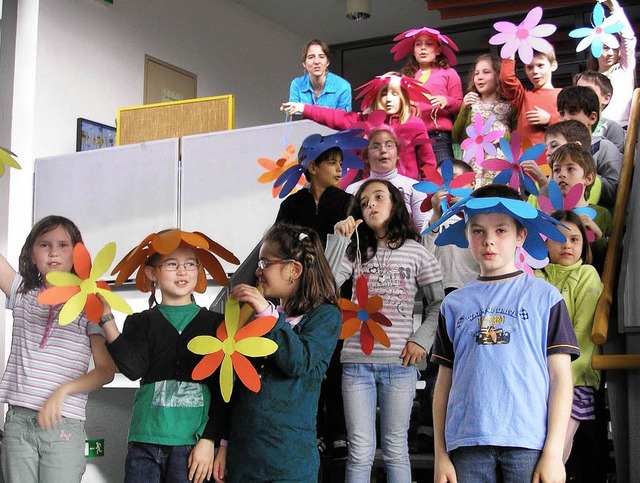 Blumenkinder: Die Grundschler der Wiesentalschule.   | Foto: Schule