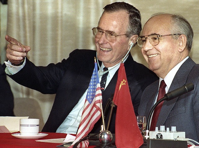 Generation Eins am Start: George Bush senior und Michail Gorbatschow (rechts)  | Foto: dpa