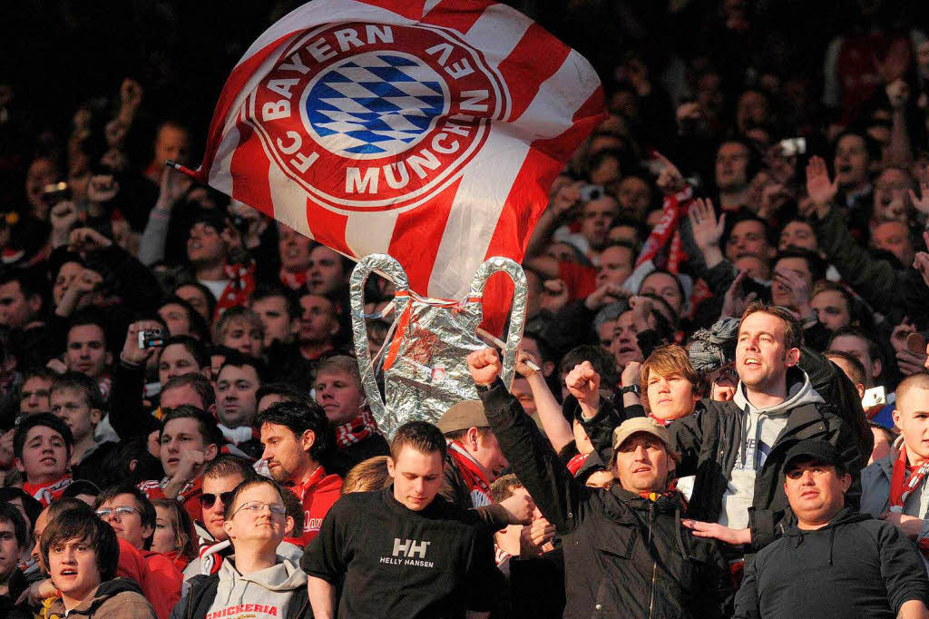 Die Bayern-Fans geben ihre Mannschaft nicht auf.