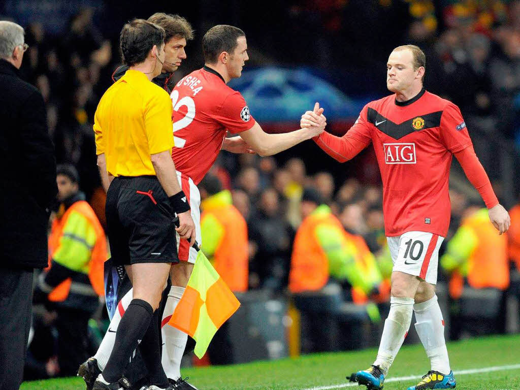 Rooney muss gehen. John O'Shea kommt.