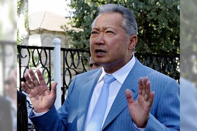 Kirgisen stürzen den Präsidenten