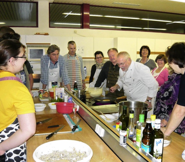 Kochen mit dem Profi &#8211; da gab es viel abzuschauen und zu erfahren.   | Foto: adelbert mutz