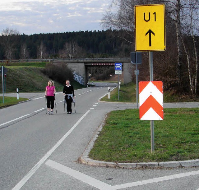 Eine Schlieung der Gehweglcke zwisch... fordert der Unadinger Ortschaftsrat.   | Foto: Christa Maier