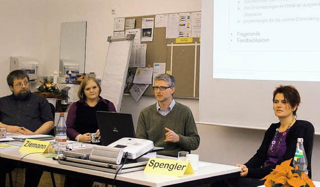 Mitglieder der Prfungskommission stel...chmitt und Rektorin Amanda Kanstinger.  | Foto: Emil-Drle-Realschule