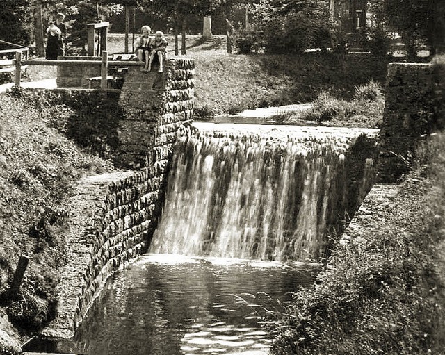 Der Urseebach-Wasserfall in den  1950er Jahren, damals  noch ohne Mhlenrad.   | Foto: Archiv Haderer