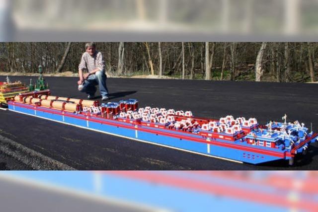 Ein Legoschiff im Großformat