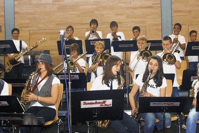 Junge Musiker sind mit Freude und Ehrgeiz dabei