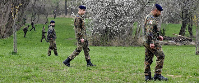 45 Soldaten der Deutsch-Franzsischen ...lig an der Suche nach dem Vermissten.   | Foto: Volker Mnch