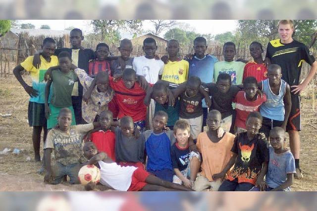 Bälle für die Spieler in Gambia