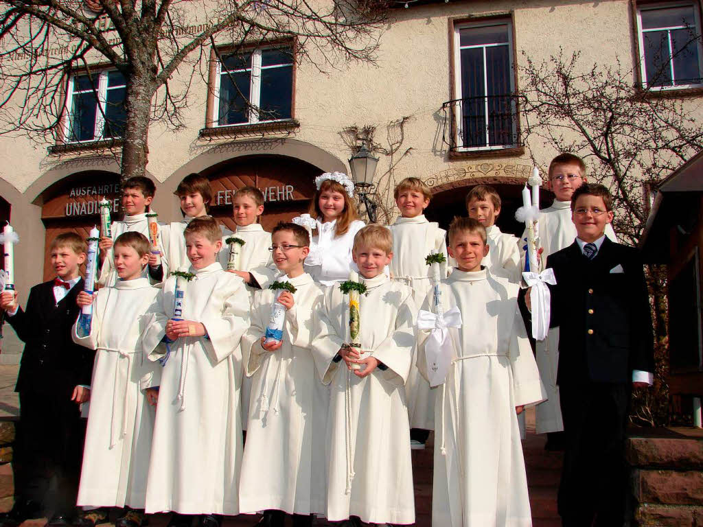 Ihre erste Heilige Kommunion feierten in Unadingen ein Mdchen und 13 Jungen.