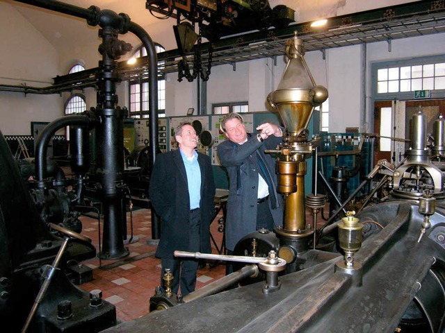 Christian Engelhard (rechts) und Karl-...haus der ehemaligen Riegeler Brauerei.  | Foto: Michael Haberer