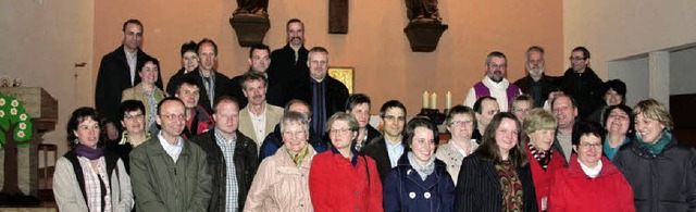 Neue und wiedergewhlte Pfarrgemeinder... Spath (hinten, Dritter  von rechts).   | Foto: Karin Heiss