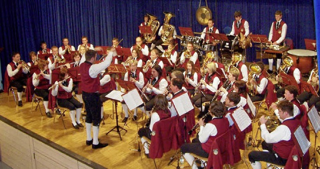 Mit 51 Musikerinnen und Musiker gestal...usikverein Bachheim sein Jahreskonzert  | Foto: Karla Scherer