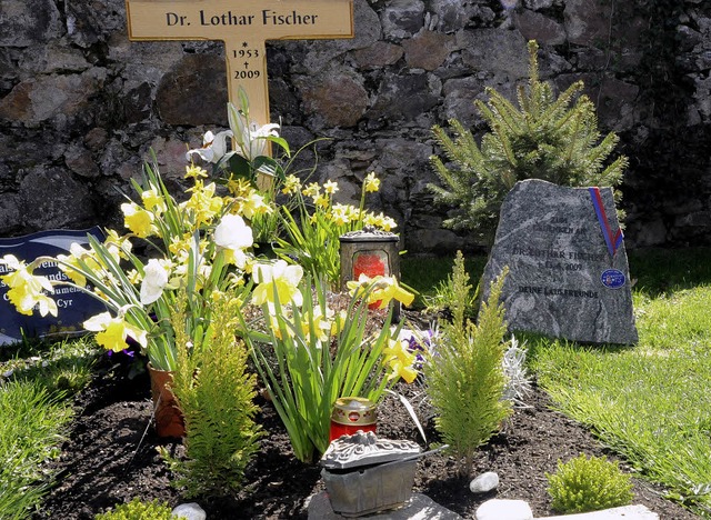 Mitten aus dem Leben wurde an Ostern v...rab eine kleine Gedenkplatte gestellt.  | Foto: Zimmermann-Duerkop