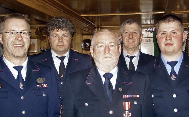Karl Lffler (von links) ist neuer Sch...t neuer Stellvertretender Kommandant.   | Foto: L.Schilling