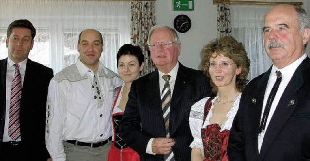 Sie feierten die bergabe: Alfred Hirt... Susanne und Uwe  Rseler (von links).  | Foto: Ursula Schmidt
